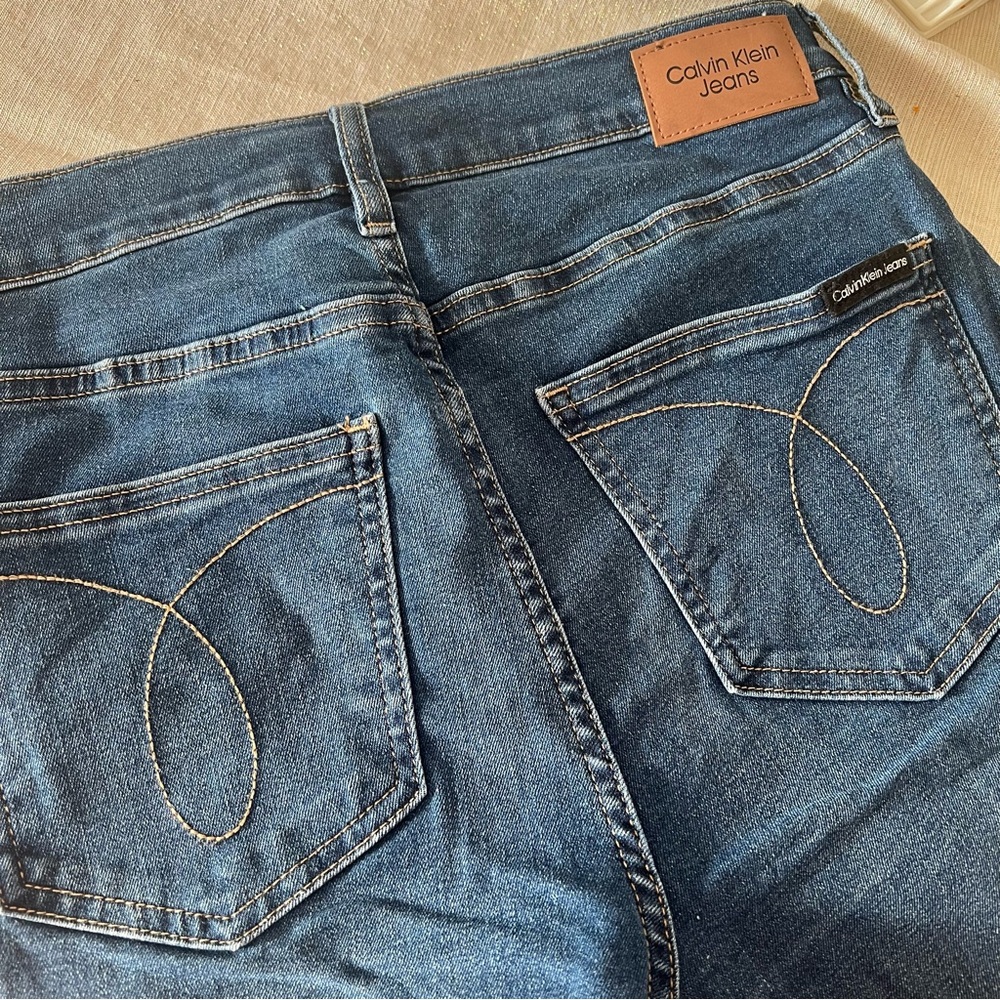 Size 8 perfect condition Calvin Klein High Rise Skinny Jeans Medium wash